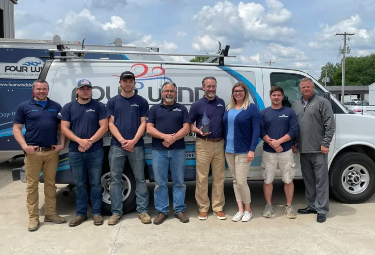 TEAM PHOTO WITH AWARD TROPHY